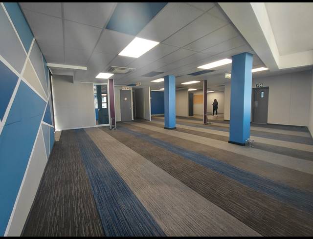 358M² OFFICE FOR SALE IN LYME PARK